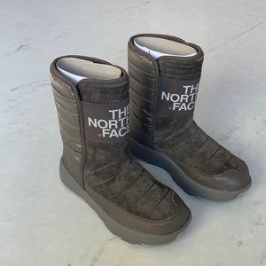 The North Face womens ozone park winter pull on